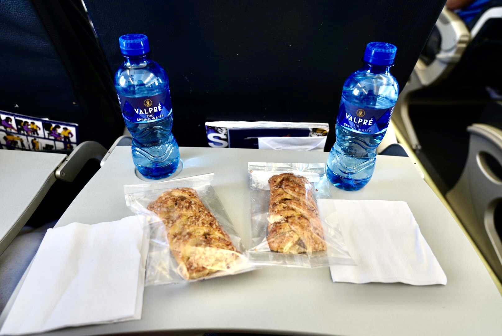 4Z871便 エコノミークラス 軽食サービス